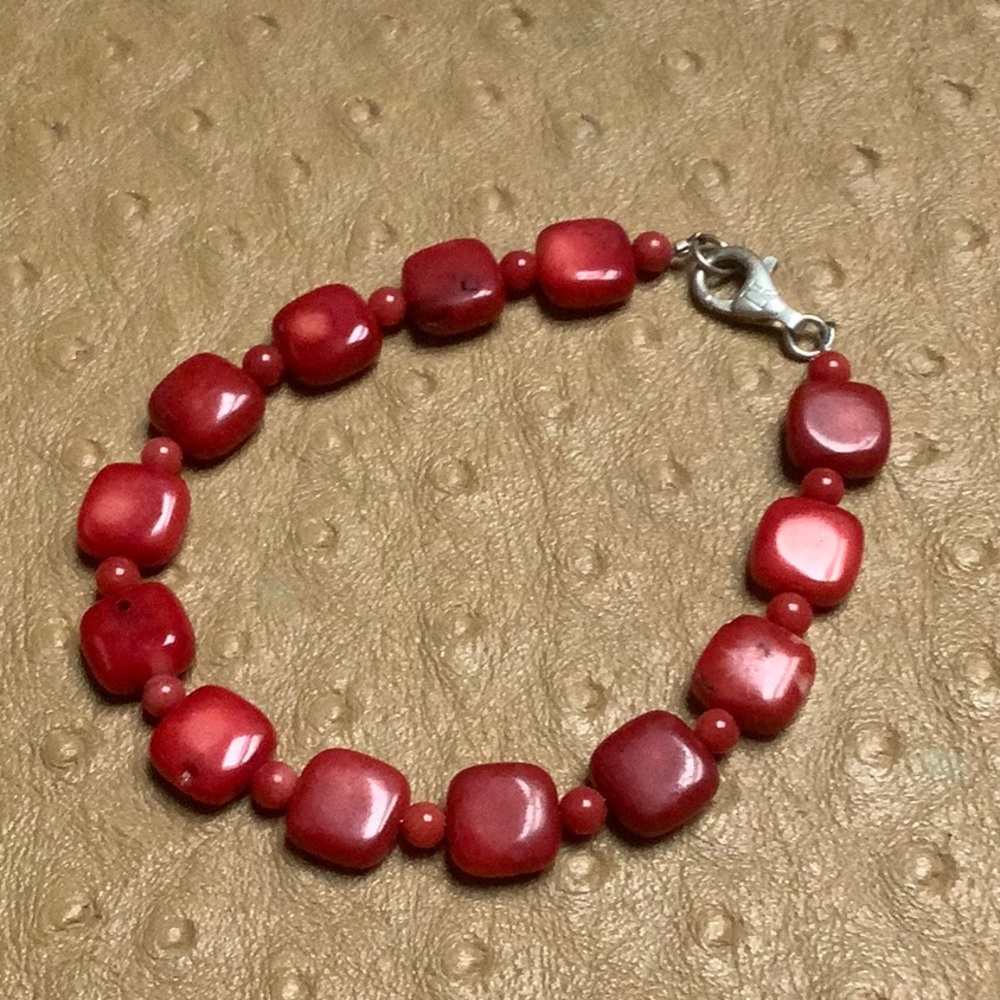 😍 Red Coral Bracelet 8”😍 NWOT